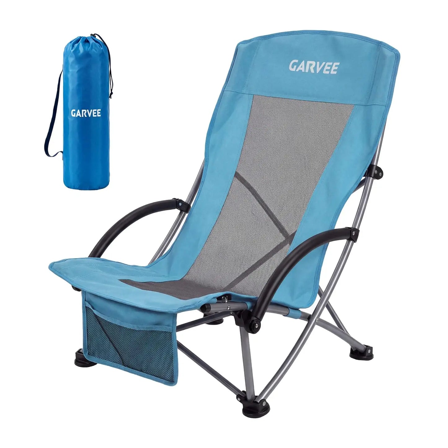 Klappbarer Strandstuhl in Blau mit Tragetasche für einfachen Transport.