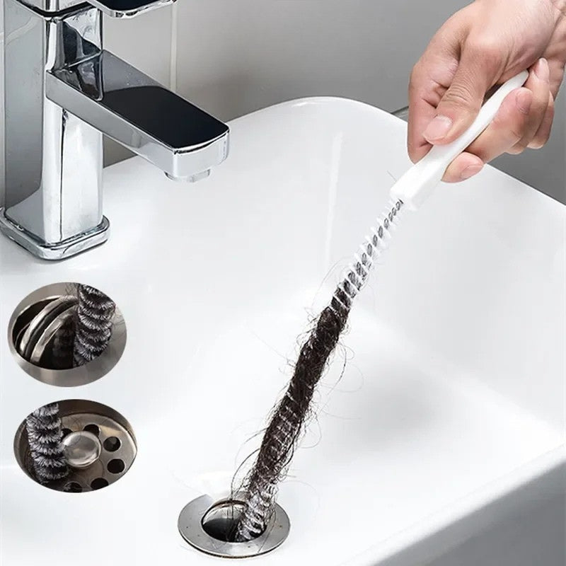 Abflussreiniger entfernt Haare und Schmutz aus dem Waschbeckenabfluss