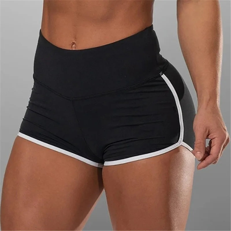 Schwarze Damen Sport Shorts mit hohem Bund in Frontansicht.
