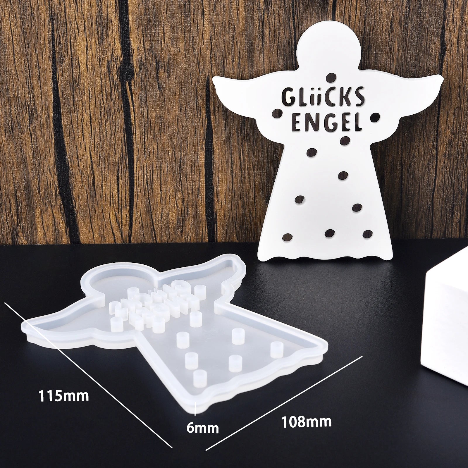 Silikonform in Engelsform mit Schriftzug Glücksengel und Lichtlöchern