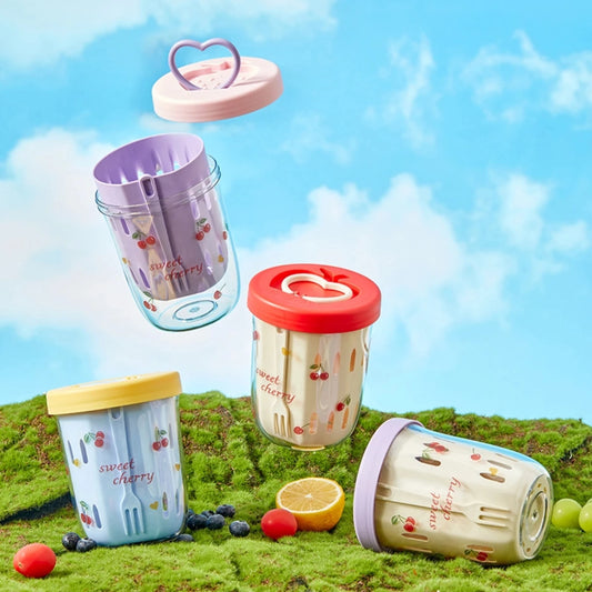 Frühstücksbecher mit herausnehmbarem Siebeinsatz und Deckel – Einzelteile und Aufbau übersichtlich dargestellt.