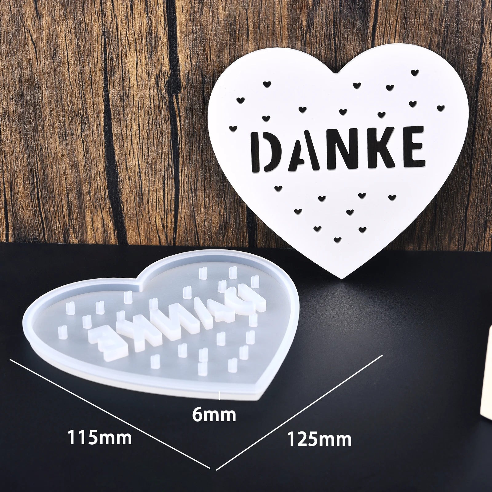 Herz-Silikonform mit Schriftzug DANKE und kleinen Herzlöchern, inklusive Maßangaben