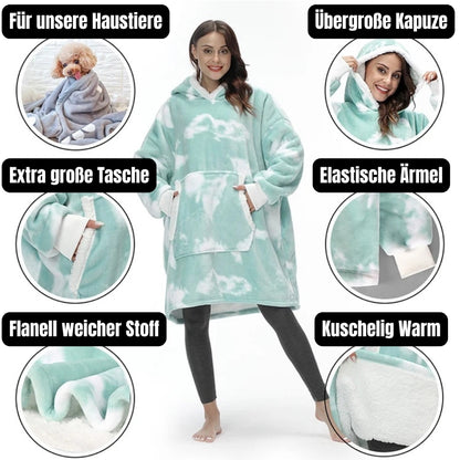 Grüner Oversized Hoodie mit Wolkenmuster und Detailbildern zu Kapuze, Ärmel und Tasche