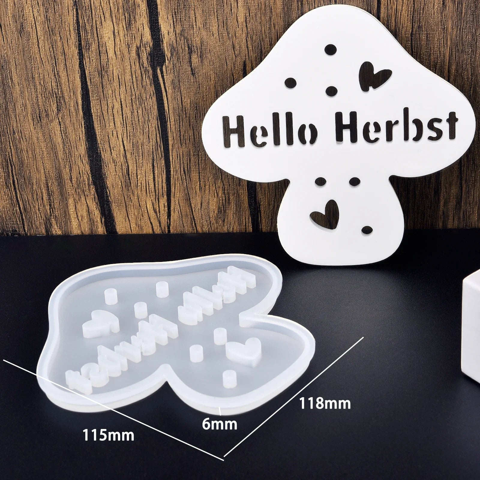 Pilz-Silikonform mit Schriftzug Hello Herbst und kleinen Herz- und Punktöffnungen, inklusive Maßangaben