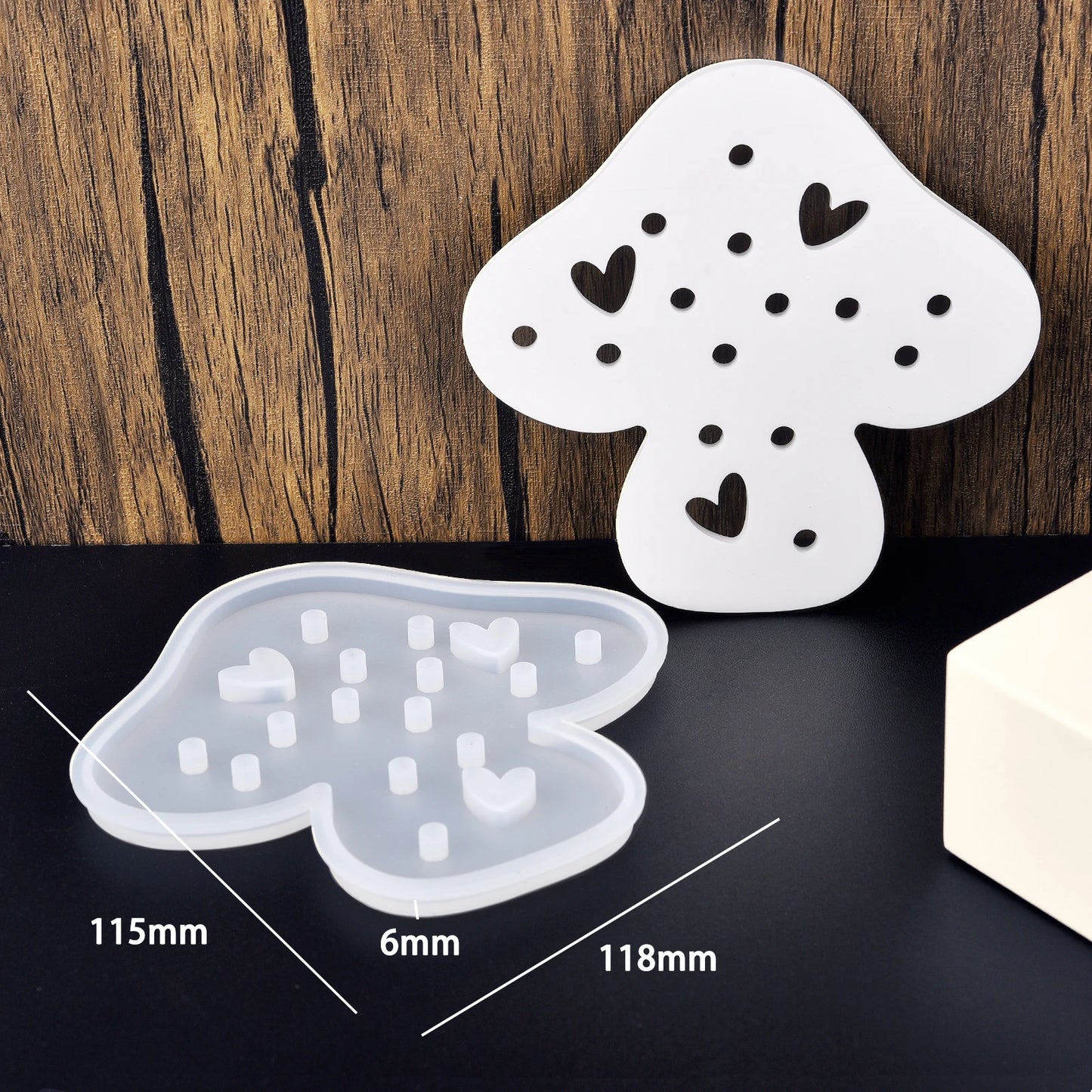 Pilz-Silikonform mit Herz- und Punktmustern ohne Schriftzug, inklusive Maßangaben