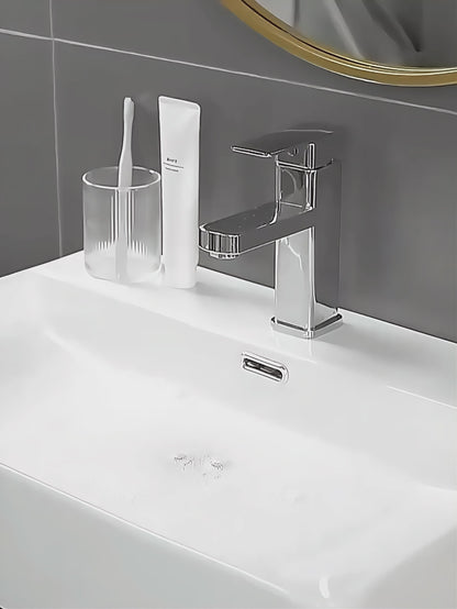 Flexible Rohrreinigungsbürste entfernt Haare und Schmutz aus Abfluss in Küche, Bad und Waschbecken