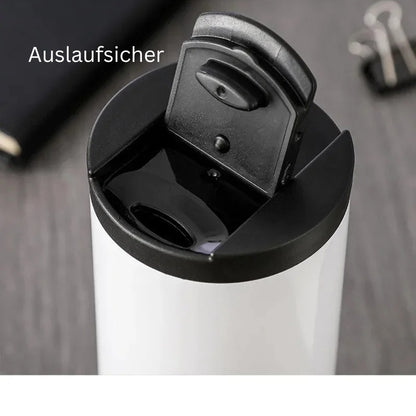 Detailaufnahme des auslaufsicheren Deckels eines Edelstahl-Thermobechers