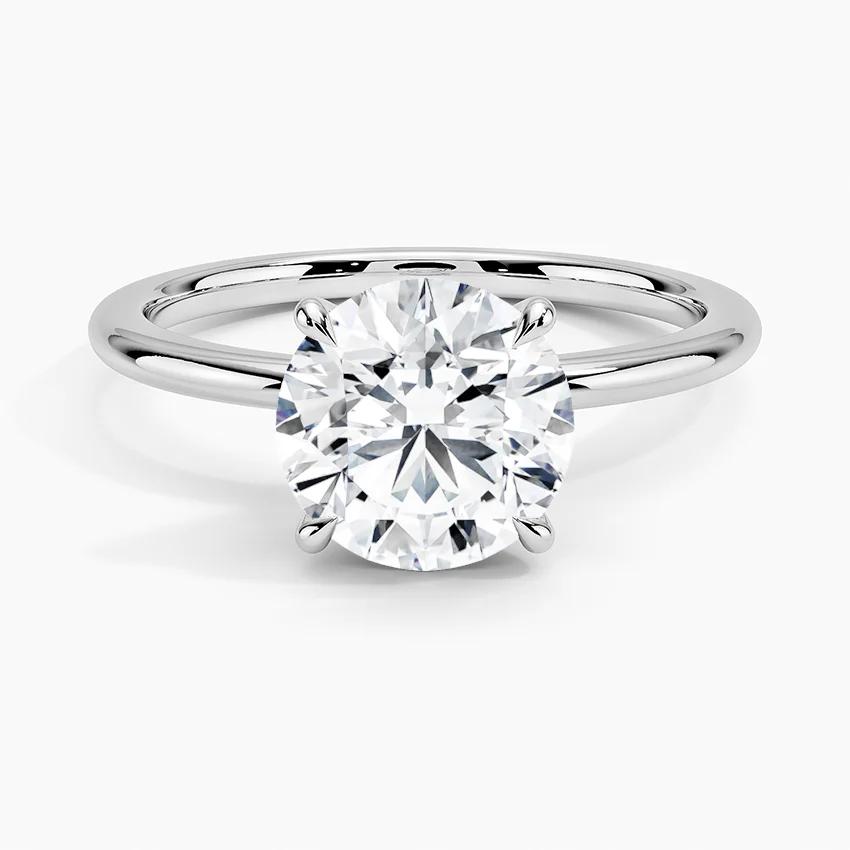 Detailaufnahme des runden Diamanten auf 14K Weißgoldring