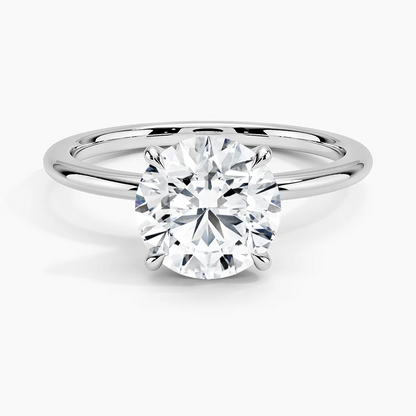 Detailaufnahme des runden Diamanten auf 14K Weißgoldring