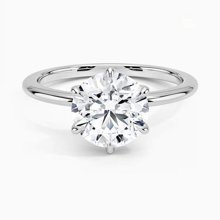 Klassischer Verlobungsring aus Weißgold mit rundem Diamant in Frontansicht